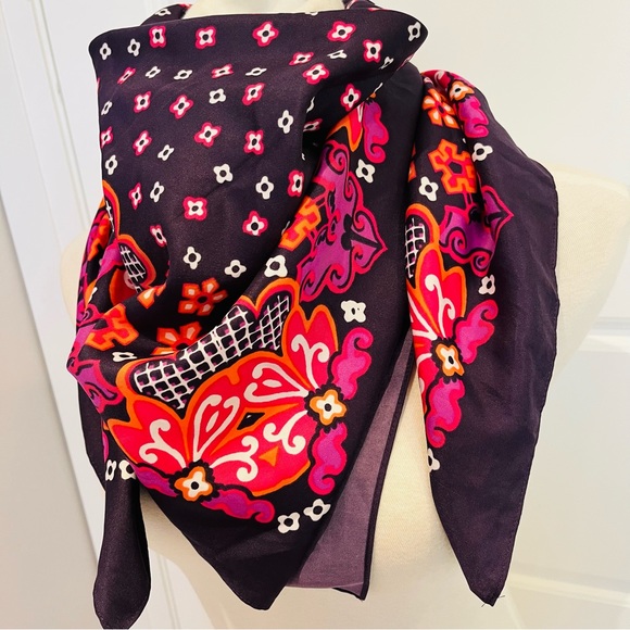 Juicy Couture Silk Purple, Fuchsia Large Square Scarf 35.5” x 35.5” Logo JUICY - Picture 4 of 7